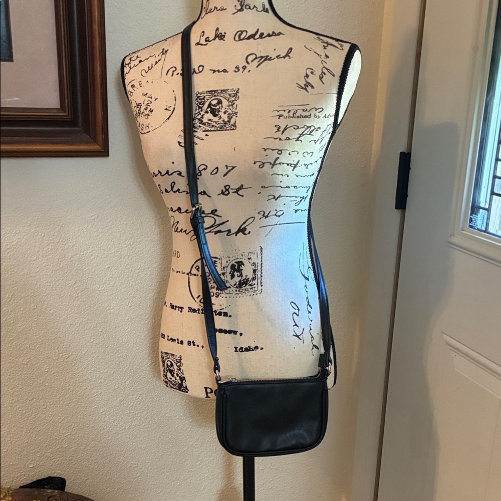 Small Wild Fable Crossbody Purse-some minor fading on back.